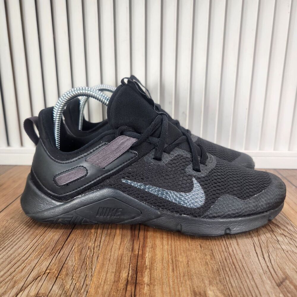 Nike Legend Essential CD0212-004 Womens Sz 7.5 Black Trainers Low Sneakers Shoes